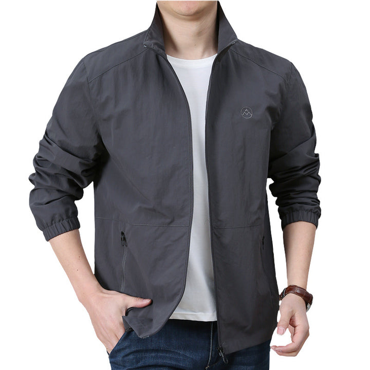 Herren Leichte urbane Windjacke mit Stehkragen, elastischen Bündchen und seitlichen Reißverschlusstaschen Drune