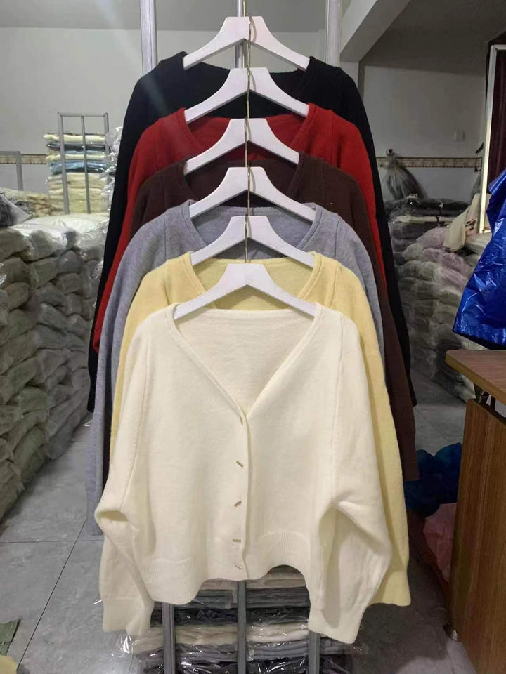 Damen Strickjacke mit tiefem V-Ausschnitt und eleganten Knöpfen Drune