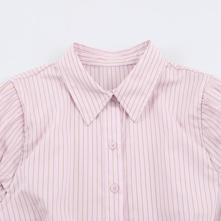 Damen Taillierte Kurzarm-Bluse mit Schößchen, Hemdkragen und feinem Nadelstreifen Drune