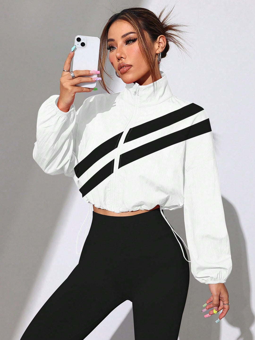 Damen Cropped Windbreaker‑Jacke mit hohem Kragen und Kordelzug Drune