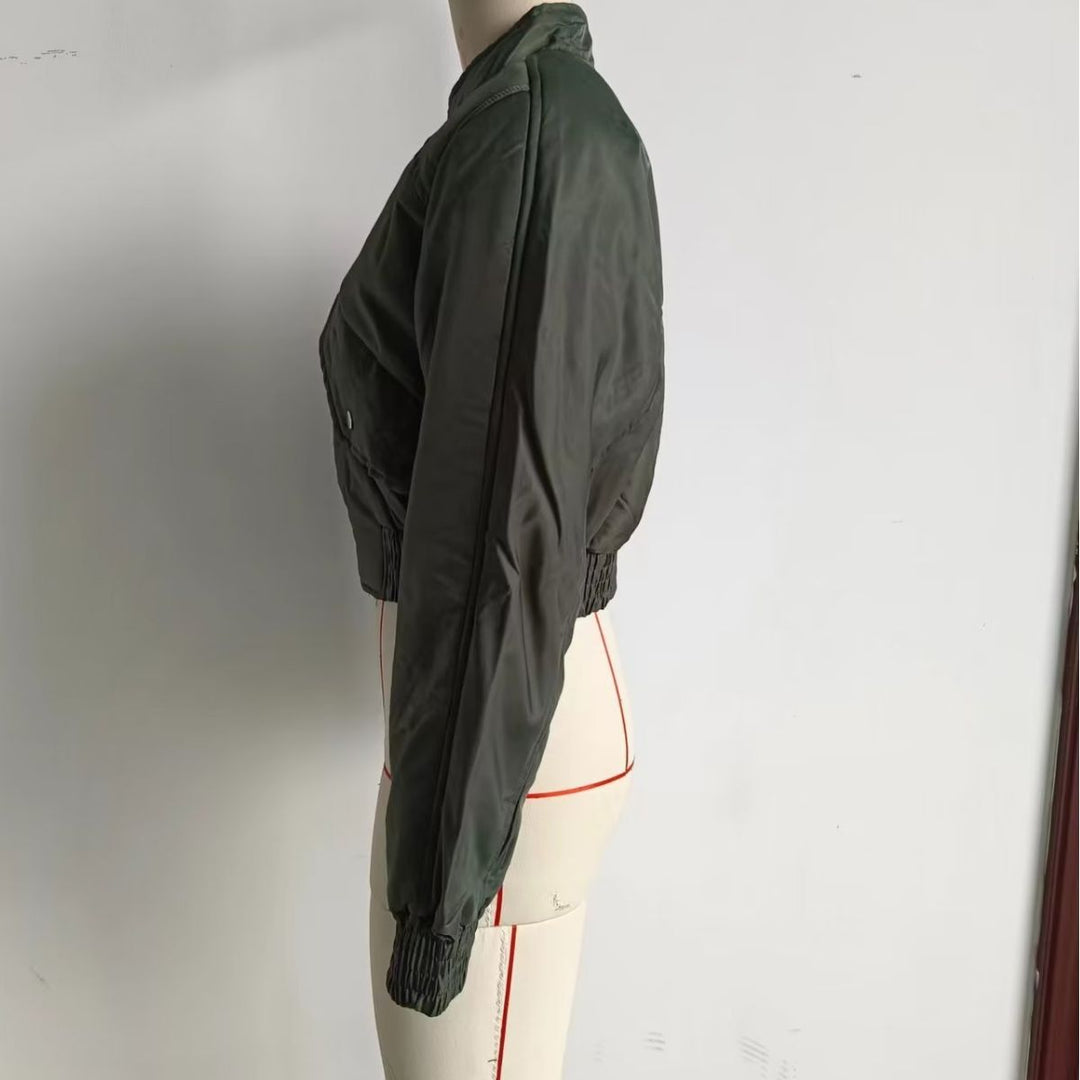 Damen nan cropped Bomberjacke mit Stehkragen, wattierter Innenlage und aufgesetzten Pattentaschen Drune