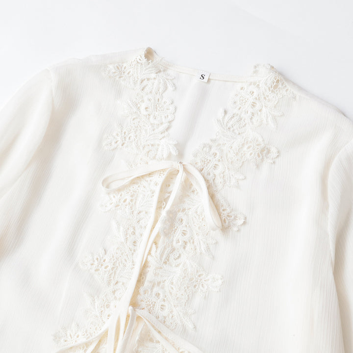 Damen Tunika-Bluse mit Spitzenapplikation, Bindebändern und Volantsaum Drune