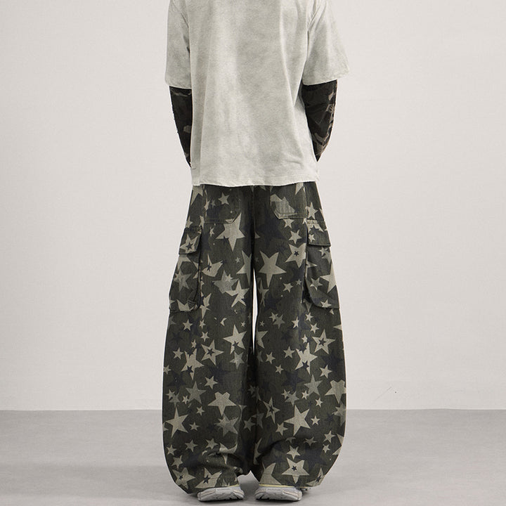 Herren weite Cargo-Palazzo-Hose mit allover Sternen-Print und Utility-Taschen Drune