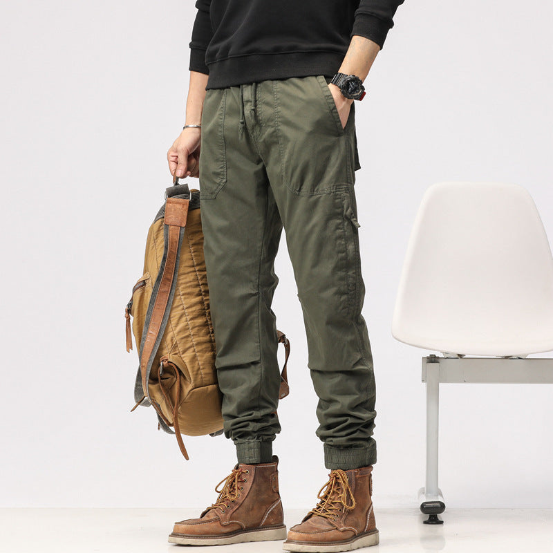 Herren Field-Joggerhose im Military-Workwear-Look mit Ziernähten, aufgesetzten Utility-Taschen und Kordelbund Drune