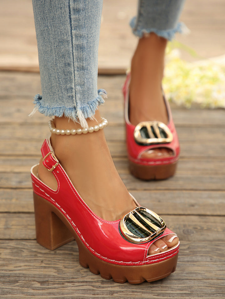 Damen Plateau-Slingback-Sandaletten mit glossy Lackfinish, goldener Zierplatte und profiliertem Lug-Sohlensystem Drune
