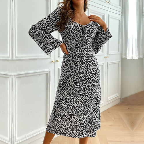 Damen Tailliertes Midikleid mit geraffter Brustnaht und Glockenärmeln Drune