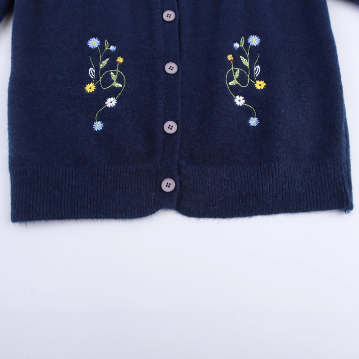 Damen Strickjacke mit floralem Stickdesign und dekorativen Knöpfen Drune