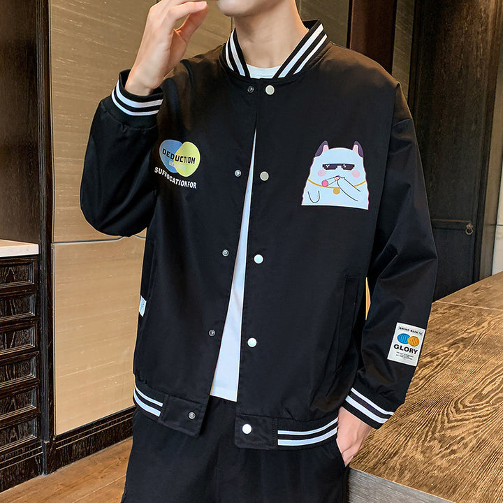 Herren Lässige College‑Bomberjacke im Windbreaker‑Stil mit Cartoon‑Patch und gestreiften Rippbündchen Drune