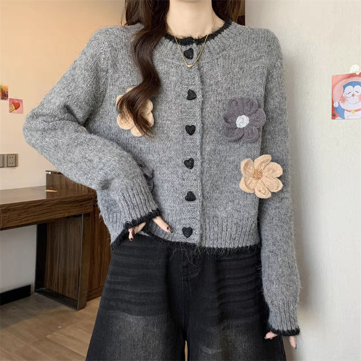 Damen verspielte Strickjacke mit Herzknopfverschluss und floralen Applikationen Drune