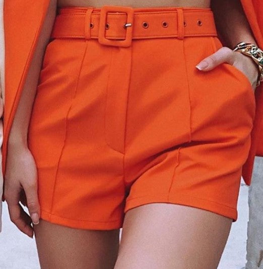 Damen Zweiteiliges maßgeschneidertes Blazer‑Set mit hochtaillierten Shorts und Gürtel Drune