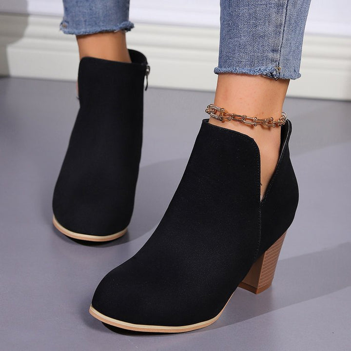 Damen Kurzstiefeletten mit V‑Ausschnitt, seitlichem Reißverschluss und robustem Blockabsatz Drune