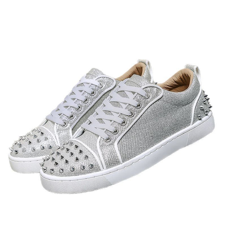 Damen glitzernder Low-Top Sneaker mit spitzem Nietenbesatz und gepolstertem Lederfutter Drune
