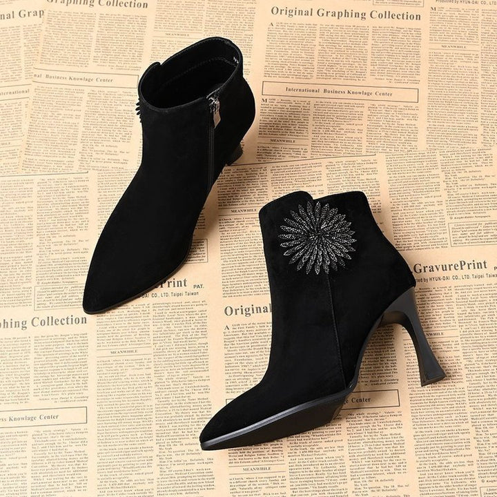 Damen Elegante Veloursleder Stiefeletten mit Glitzer-Pin Drune