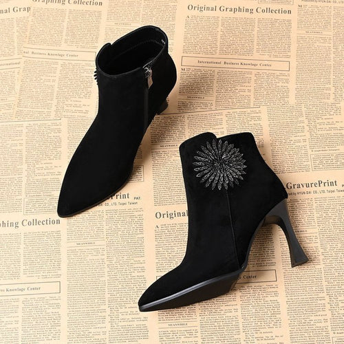 Damen Elegante Veloursleder Stiefeletten mit Glitzer-Pin Drune