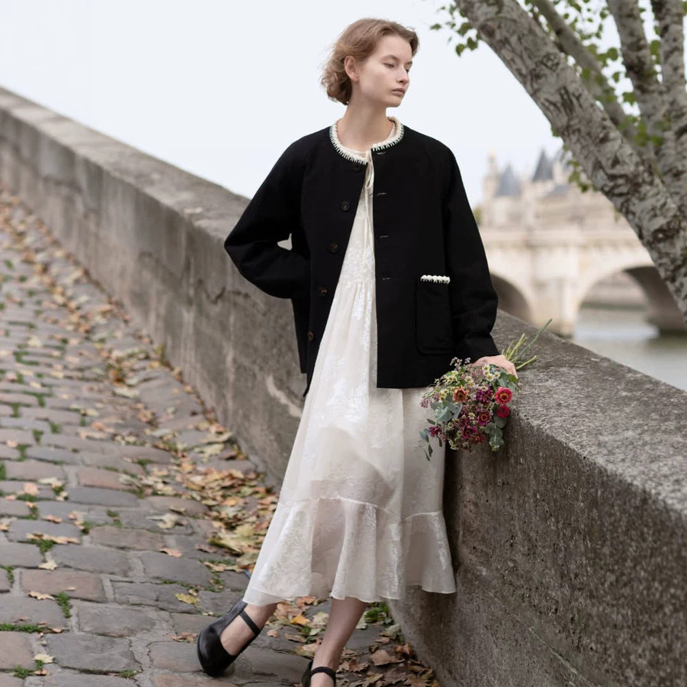 Damen Boxy-Kurzjacke mit dekorativer Zierborte und aufgesetzten Taschen Drune