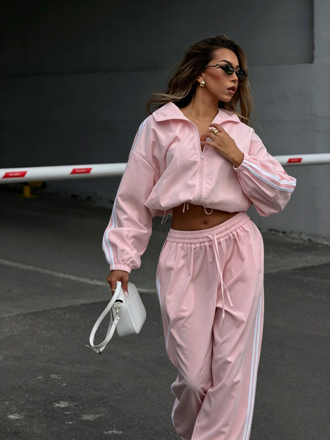 Damen Oversized kurz geschnittene Trainingsjacke und taillenhohe Jogginghose Set mit Seitenstreifen Drune