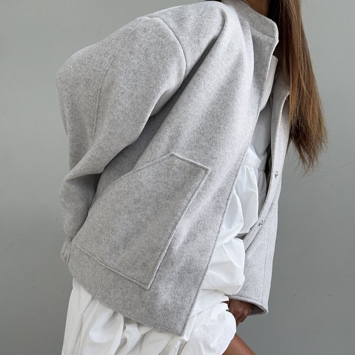 Damen oversized Wolljacke mit schlichten Knopfdetails und praktischen Taschen Drune