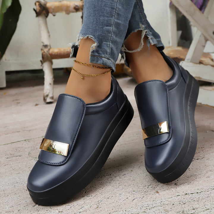 Damen  Slip-On Plateau-Sneaker mit dekorativer Metallapplikation und gepolstertem Komfortfußbett Drune