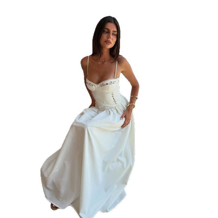 Damen Midikleid mit dekolletiertem Oberteil und dekorativen Knöpfen Drune
