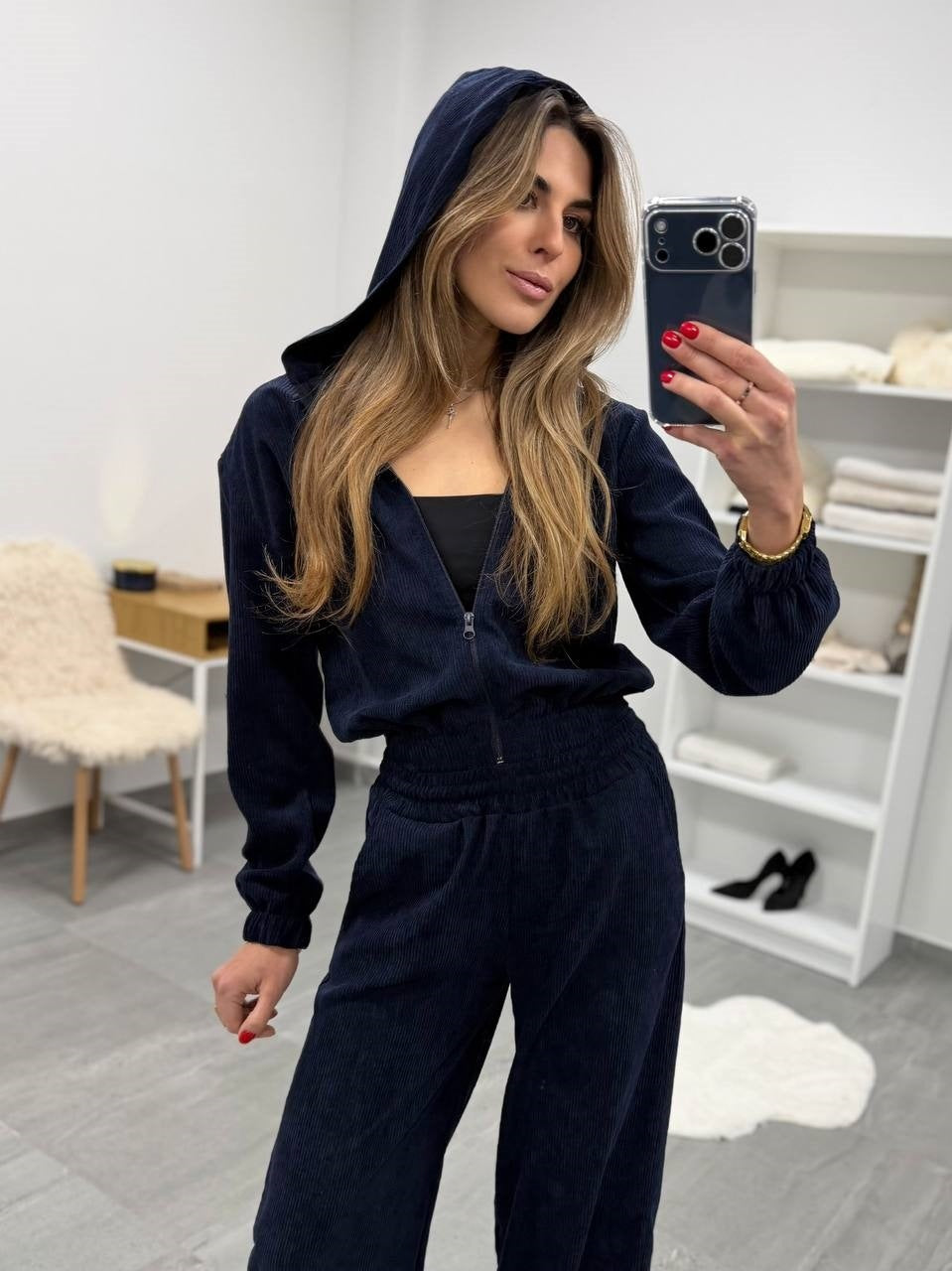 Damen weiches Cordvelours-Zweiteiler mit kurzer Kapuzenzipjacke und weiter Komforthose Drune
