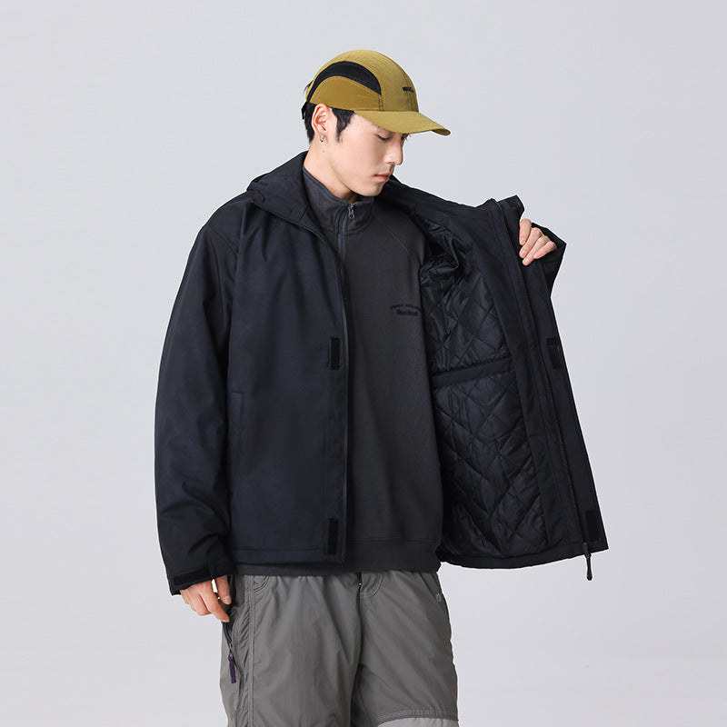 Herren Minimalistische technische Shell-Jacke mit Kapuze und Utility-Brusttasche Drune