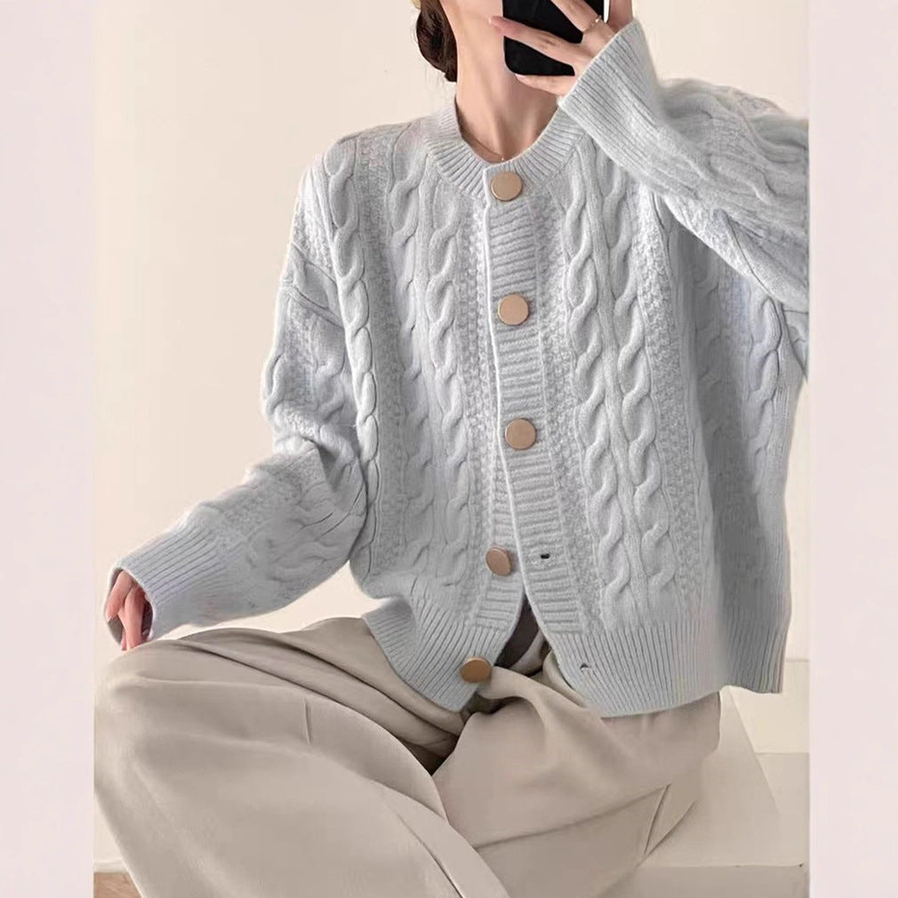 Damen Strickjacke mit Zopfmuster und großen Knöpfen Drune