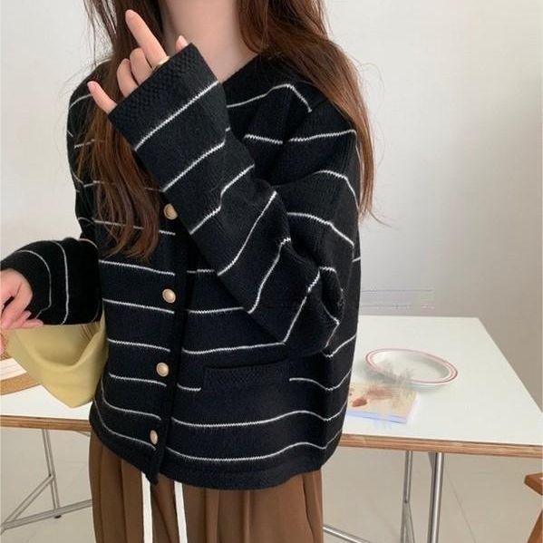 Damen gemütlicher Cardigan mit feinen Streifen und praktischen Taschen Drune