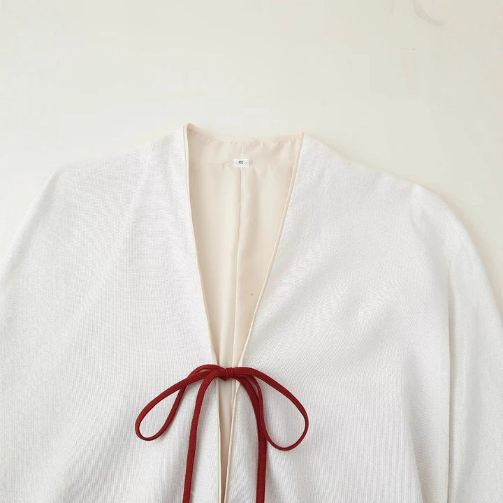 Damen nan leichte Kimono-Blusenjacke mit floraler Ärmelsstickerei und kontrastierenden Bindebändern Drune