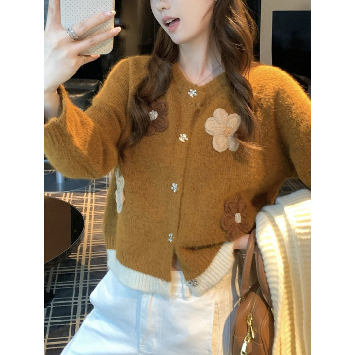 Damen Kuschelige Strickjacke mit floralen Applikationen Drune