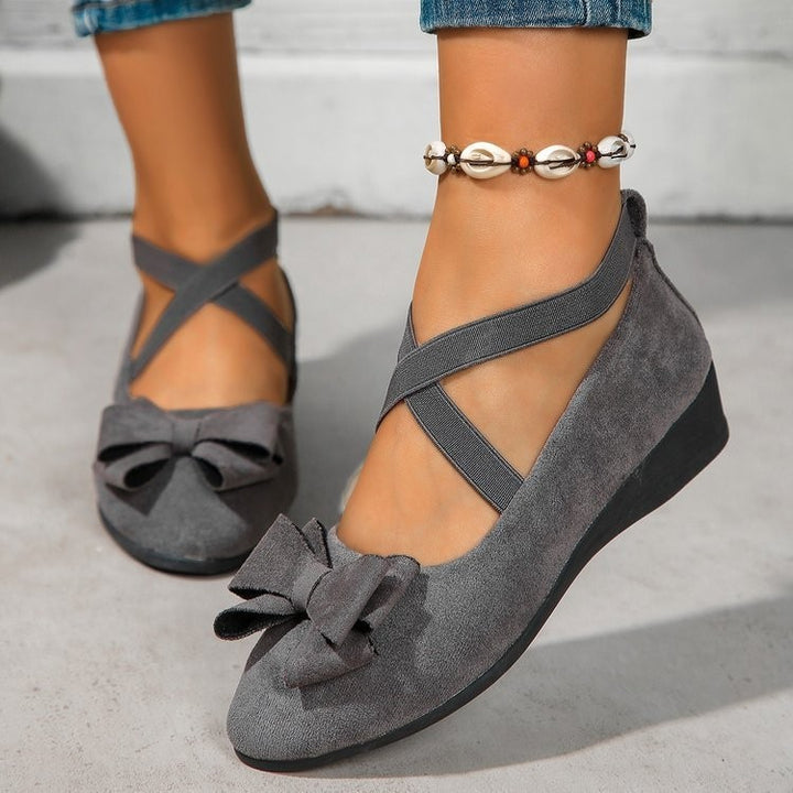 Damen  minimalistische Samt-Ballerina mit dekorativer Fußkette und ergonomischem Komfortfußbett Drune