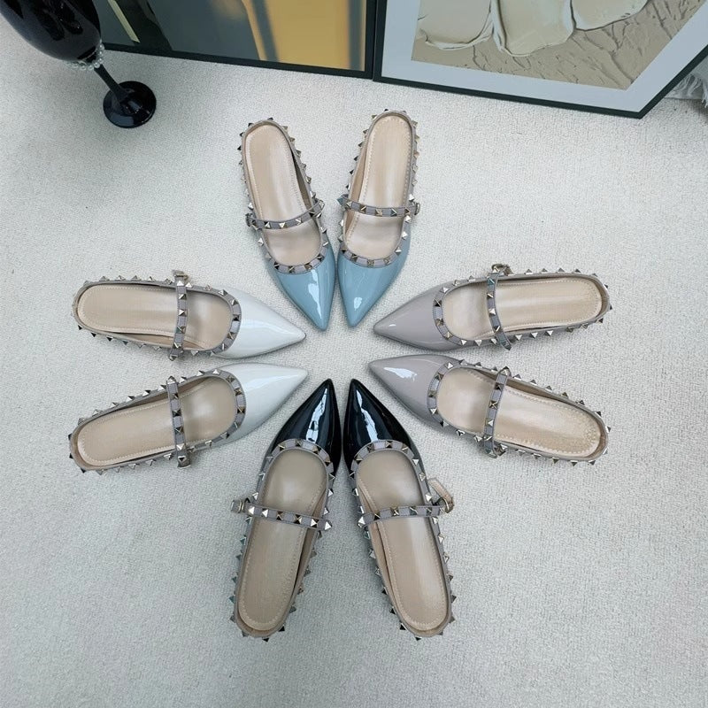 Damen Spitz zulaufende Lack‑Mary‑Jane Ballerina mit gepolstertem Komfortfußbett und Pyramidennieten Drune