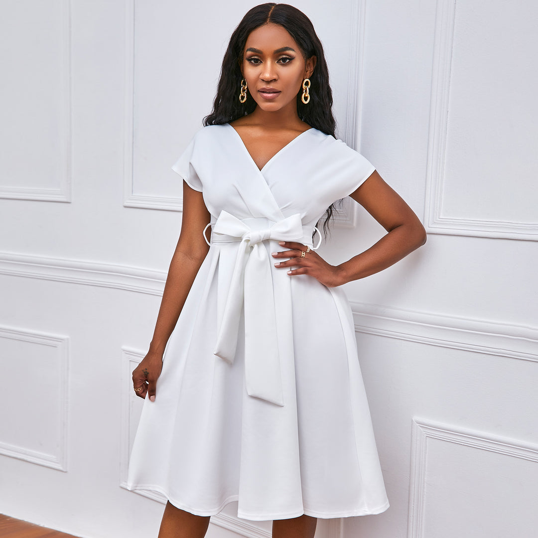 Damen Wickelkleid mit elegantem Schnitt und dekorativem Taillengürtel Drune