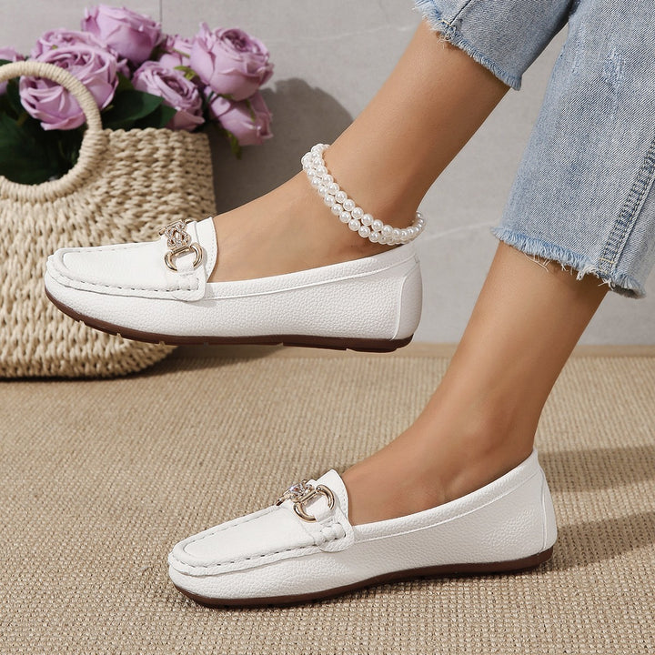 Damen Flexibler Mokassin‑Slipper mit gepolstertem Komfortfußbett und dekorativer Metallkette Drune