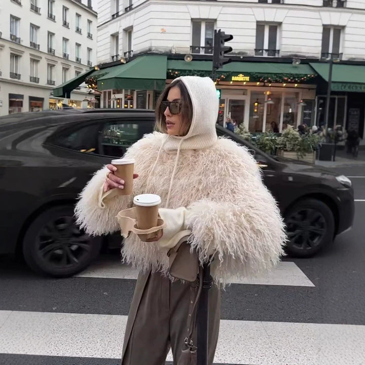 Damen kurze Bouclé‑Faux‑Fur‑Jacke mit voluminösem Langflor und kastiger Silhouette Drune