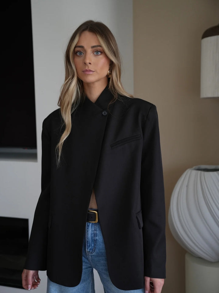 Damen 60+ karierter Mantelblazer mit Mandarinkragen, asymmetrischer Überlappung und Pattentaschen Drune