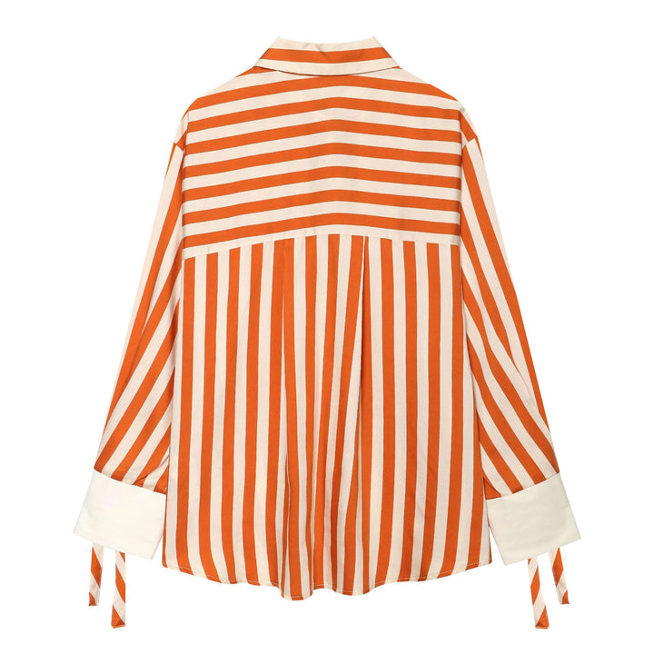 Damen nan oversized Hemdbluse mit Kentkragen, durchgehender Knopfleiste, markanten Manschetten mit Schnürdetail und feinem Streifenmuster Drune