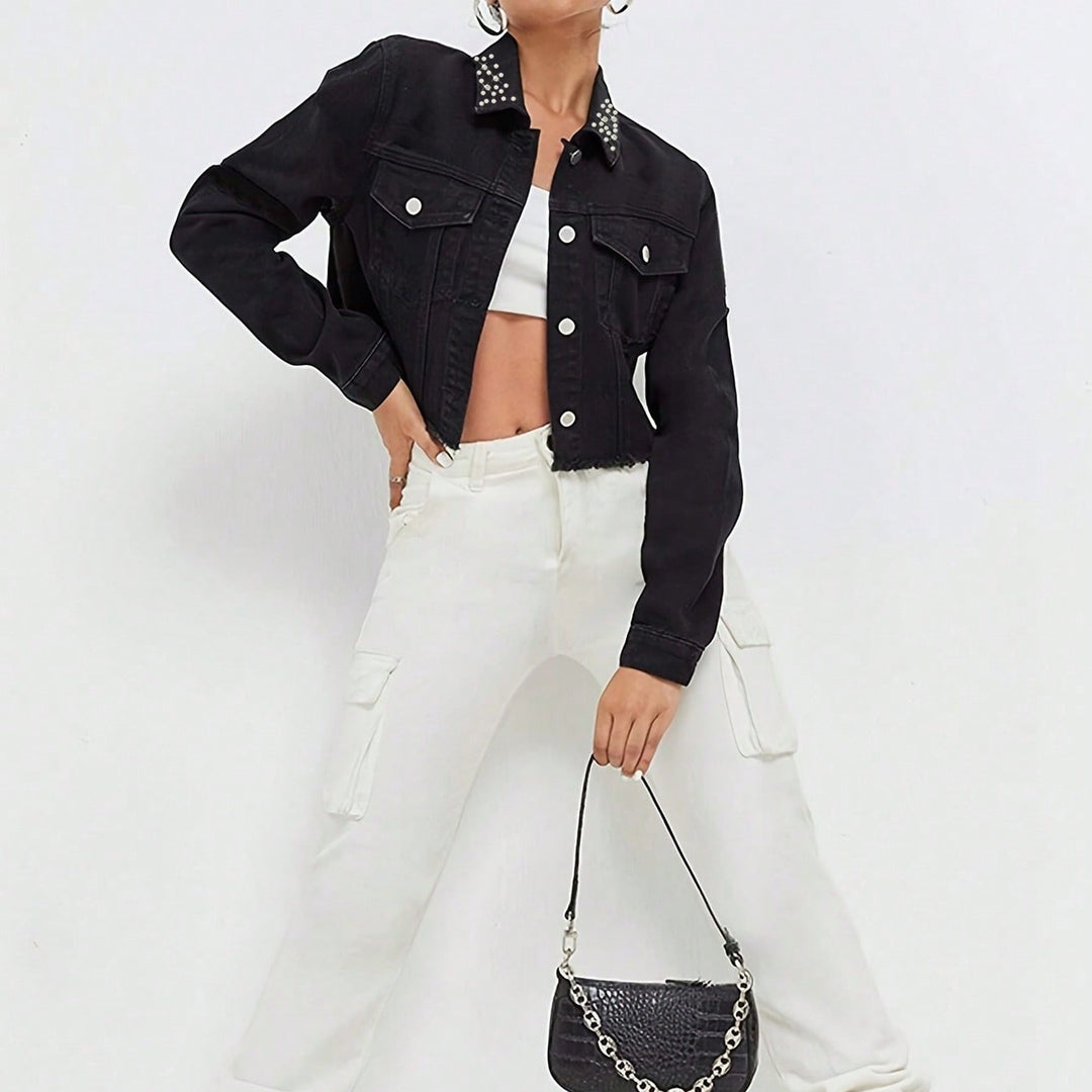 Damen Cropped Jeansjacke mit perlenbesetztem Kragen und rohem FransenSaum Drune