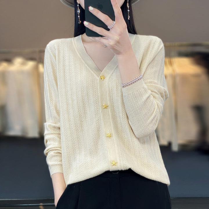 Damen Leichter V‑Ausschnitt-Cardigan mit strukturierter Längsrippe und Sternknöpfen Drune
