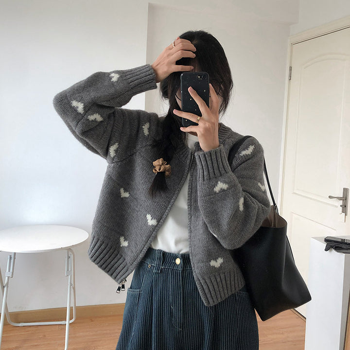 Damen gemütliche Strickjacke mit Herzmotiv und eleganter Knopfdetail Drune