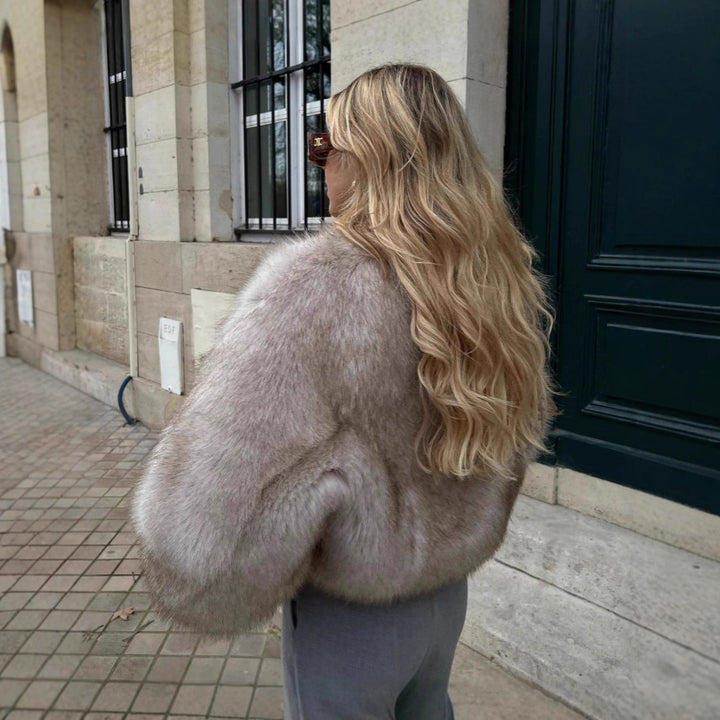 Damen Kurzjacke aus luxuriösem Hochflor‑Faux‑Fur mit kastiger Silhouette und voluminösen Ärmeln Drune