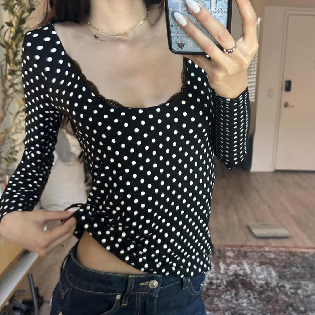 Damen nan figurbetontes Punktmuster‑Longsleeve mit Spitzenrand und dezentem Raffungseinsatz Drune