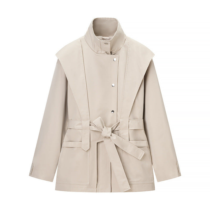 Damen 10+ taillierte Kurzjacke mit Schultercape, Stehkragen und Bindegürtel Drune