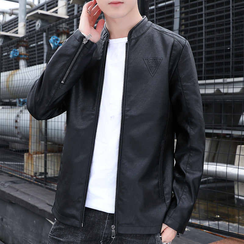 Herren Schmal geschnittene Kunstleder‑Motojacke mit minimalem Stehkragen und Zipperdetail Drune