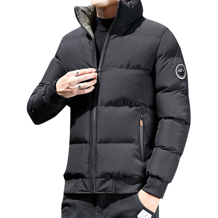 Herren Kurz geschnittene wattierte Steppjacke mit Camouflage-Innenfutter, gerippten Bündchen und Reißverschlusstaschen Drune