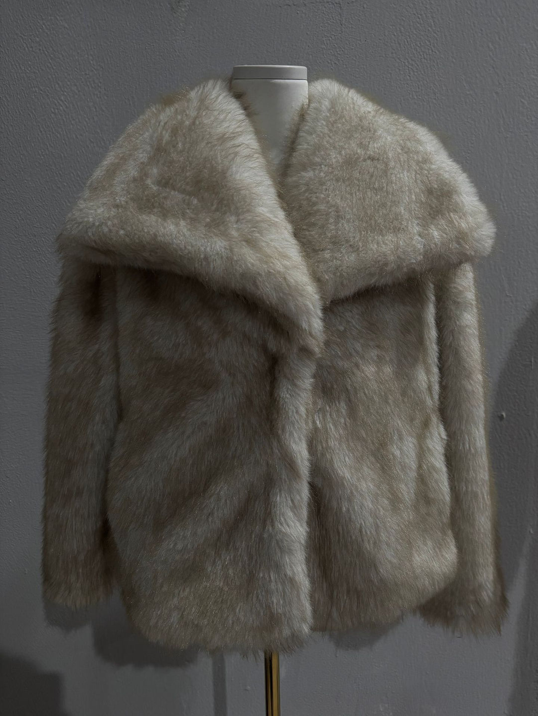 Damen Kurzbolero im Boxy-Cut aus veganem Shaggy-Kunstpelz mit XXL-Schalkragen Drune