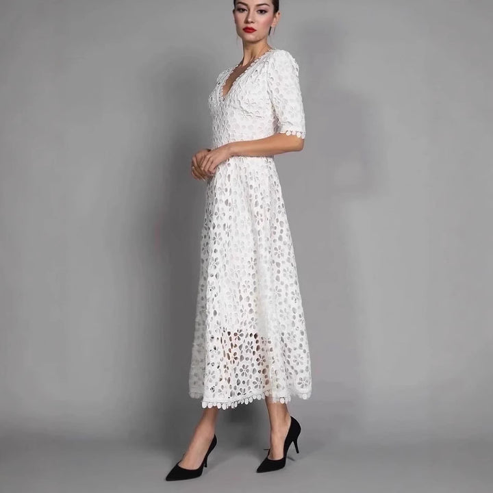 Damen Elegantes Maxikleid mit floralen Cut-Outs und Spitzenkragen Drune