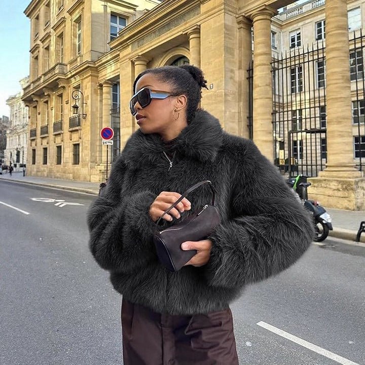 Damen Kurze Boxy‑Faux‑Fur‑Fliegerjacke mit dichtem Hochflor und breitem Umlegekragen Drune