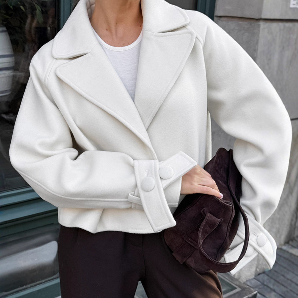 Damen Modische Cropped Jacke mit markanten Knopfdetails Drune