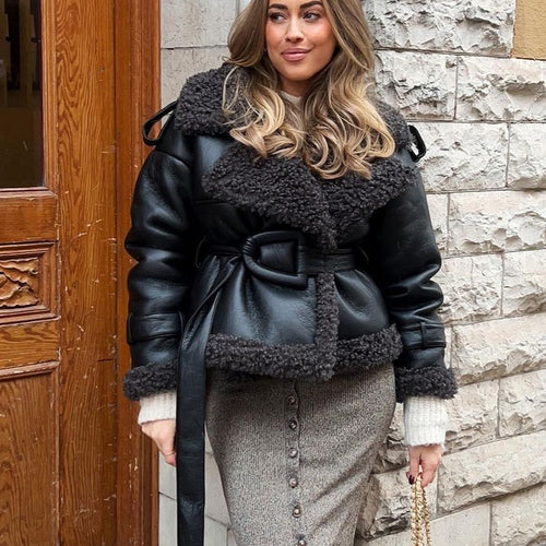 Damen Kurze Fliegerjacke aus Kunstleder mit Teddyfell-Kragen und Taillengürtel Drune