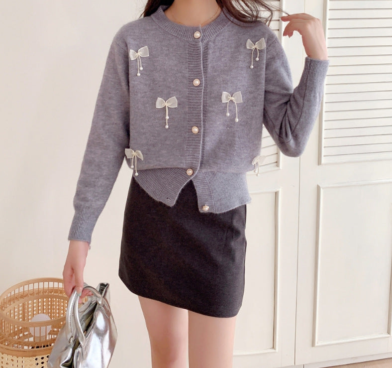 Damen Strickjacke mit Spitzenverzierungen und Knopfdetails Drune
